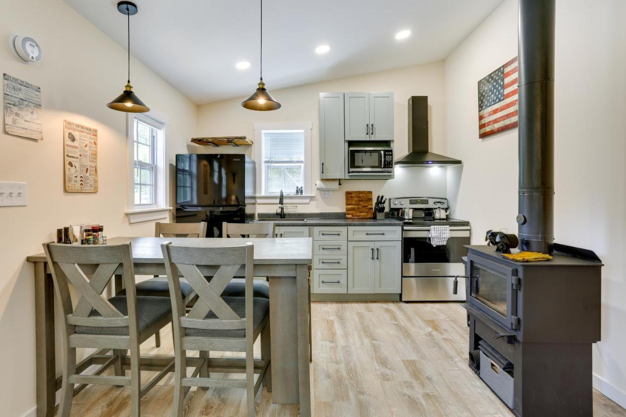 Secluded Poconos Cabin With Fire Pit On 75 Acres! East Stroudsburg Exteriér fotografie