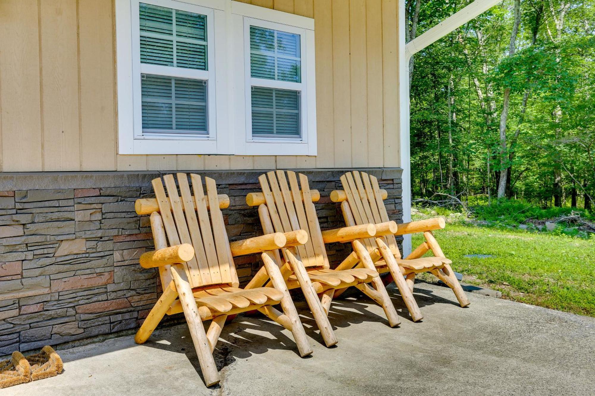 Secluded Poconos Cabin With Fire Pit On 75 Acres! East Stroudsburg Exteriér fotografie