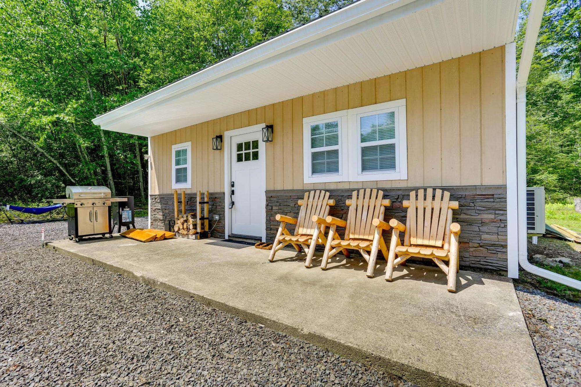 Secluded Poconos Cabin With Fire Pit On 75 Acres! East Stroudsburg Exteriér fotografie